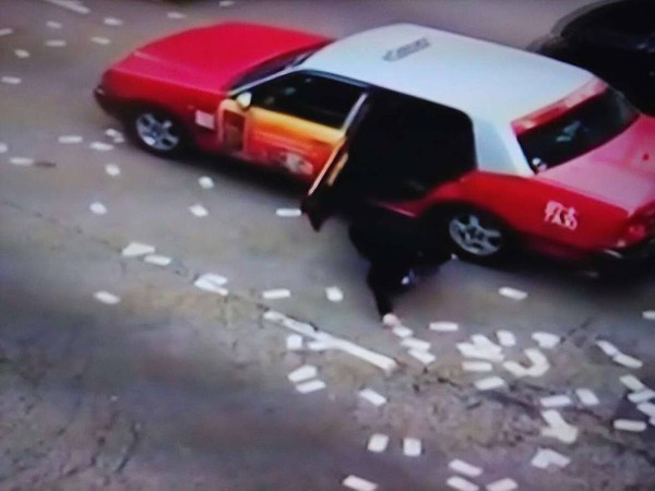 Video cận cảnh v&agrave; lời kể nh&acirc;n chứng vụ h&ocirc;i của h&agrave;ng triệu USD ở Hồng K&ocirc;ng 2