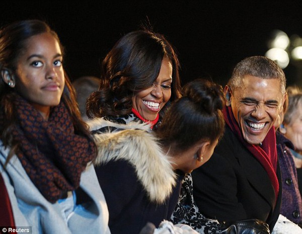 Gia đình Tổng thống Obama thắp sáng cây thông Noel tại Nhà Trắng  2