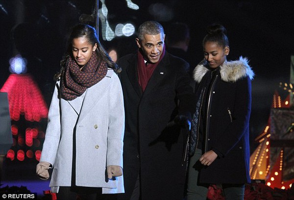 Gia đình Tổng thống Obama thắp sáng cây thông Noel tại Nhà Trắng  3