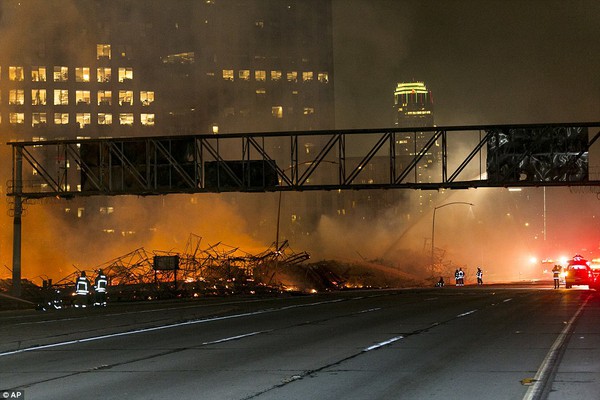 Đám cháy "lịch sử" thiêu rụi toàn bộ chung cư lớn ở trung tâm Los Angeles 6