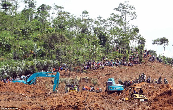 Lở đất tại Indonesia: Khung cảnh tang thương khi số người chết tăng l&ecirc;n 56 6