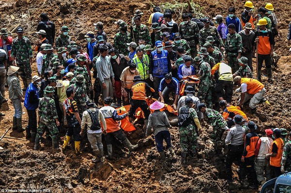 Lở đất tại Indonesia: Khung cảnh tang thương khi số người chết tăng lên 56 5