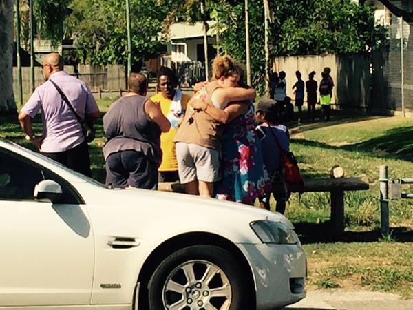 Chùm ảnh: Người dân bàng hoàng trước vụ việc 8 trẻ nhỏ cùng chết trong 1 nhà ở Australia  4