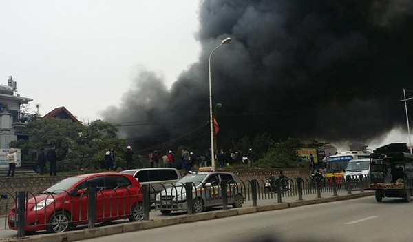 Hà Nội: Cháy chợ Nhật Tân, nhiều tiểu thương rơi vào cảnh trắng tay 2