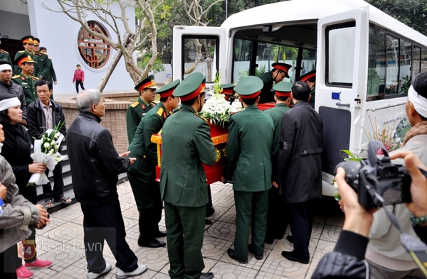 Đ&aacute;m tang đẫm nước mắt tiễn biệt b&eacute; g&aacute;i học lớp 6 bị xe r&aacute;c c&aacute;n tử vong 7