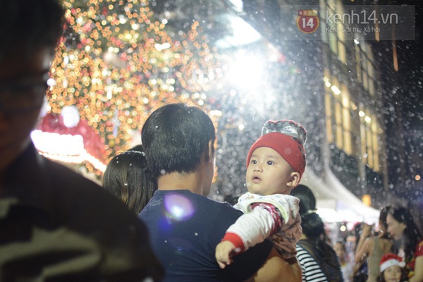 Người Hà Nội, Sài Gòn nô nức ra đường đón Noel 13