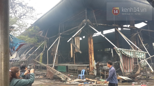 Hà Nội: Cháy chợ Nhật Tân, nhiều tiểu thương rơi vào cảnh trắng tay 14