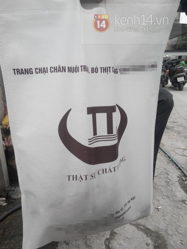 R&ugrave;ng m&igrave;nh với cảnh mổ xẻ thịt tr&acirc;u ngay tr&ecirc;n vỉa h&egrave; H&agrave; Nội 6