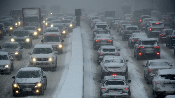 Nga: Bão tuyết gây ra 500 vụ tai nạn chỉ trong 1 giờ ở Moscow  5