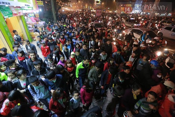 Chùm ảnh: Choáng với cảnh tắc đường đêm Noel tại Hà Nội 1