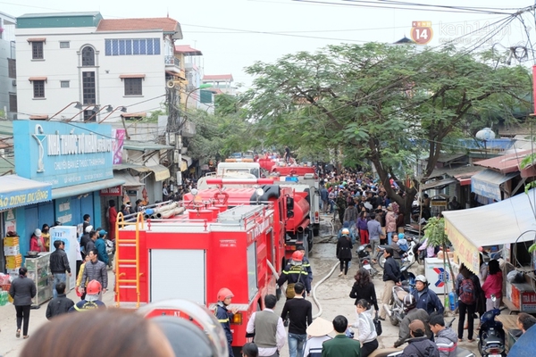 Hà Nội: Cháy chợ Nhật Tân, nhiều tiểu thương rơi vào cảnh trắng tay 9