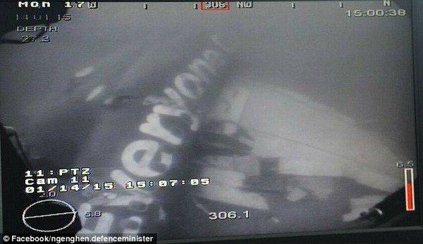 Chụp được hình ảnh phần thân nát vụn của máy bay AirAsia dưới đáy đại dương 3
