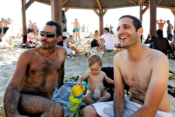 Chùm ảnh: Cuộc sống hạnh phúc của các cặp đồng tính bên con cái 29