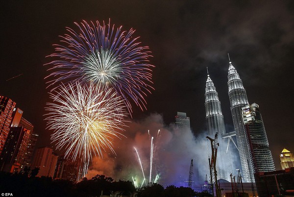 Những hình ảnh đẹp đến nghẹt thở trong thời khắc mừng Năm mới trên toàn thế giới 5