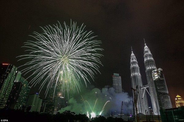 Những hình ảnh đẹp đến nghẹt thở trong thời khắc mừng Năm mới trên toàn thế giới 6