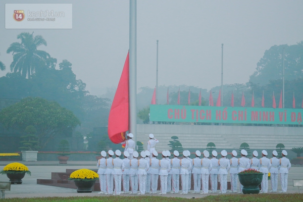 Chùm ảnh: Lễ chào cờ ở Quảng trường Ba Đình trong ngày đầu tiên của Năm mới 5