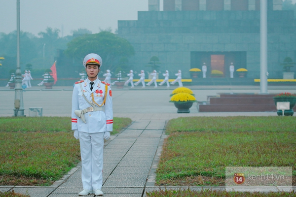 Chùm ảnh: Lễ chào cờ ở Quảng trường Ba Đình trong ngày đầu tiên của Năm mới 13