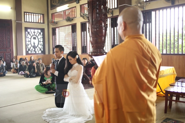 T&acirc;m T&iacute;t nghẹn ng&agrave;o x&uacute;c động trong lễ Hằng Thuận tại ch&ugrave;a 15