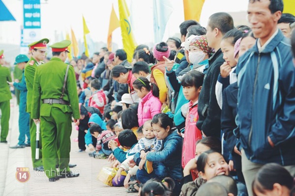 Người dân đổ xô đi xem khánh thành cầu Nhật Tân, đường Võ Nguyên Giáp 9