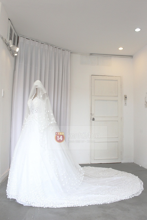 Tiết lộ những h&igrave;nh ảnh đầu ti&ecirc;n về chiếc v&aacute;y cưới ki&ecirc;u sa của T&acirc;m T&iacute;t 1