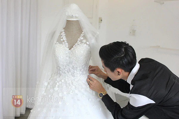Tiết lộ những h&igrave;nh ảnh đầu ti&ecirc;n về chiếc v&aacute;y cưới ki&ecirc;u sa của T&acirc;m T&iacute;t 5