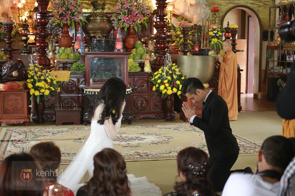 T&acirc;m T&iacute;t nghẹn ng&agrave;o x&uacute;c động trong lễ Hằng Thuận tại ch&ugrave;a 19