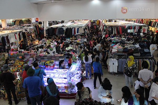 Trung tâm thương mại Sài Gòn, Hà Nội chật kín trong những ngày đầu năm mới 16