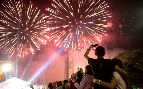 Những hình ảnh đẹp đến nghẹt thở trong thời khắc mừng Năm mới trên toàn thế giới 18