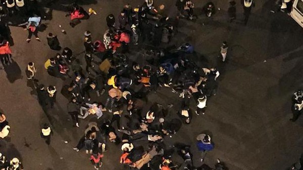 Hiện trường vụ giẫm đạp khiến 35 người chết tại Trung Quốc 5