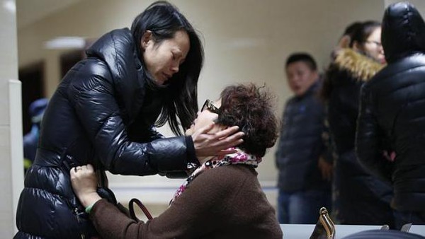 Hiện trường vụ giẫm đạp khiến 35 người chết tại Trung Quốc 13