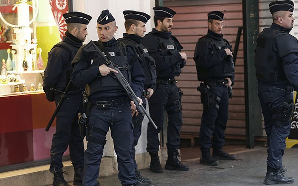 Pháp: Ba binh sĩ tuần tra bị tấn công bằng dao 1
