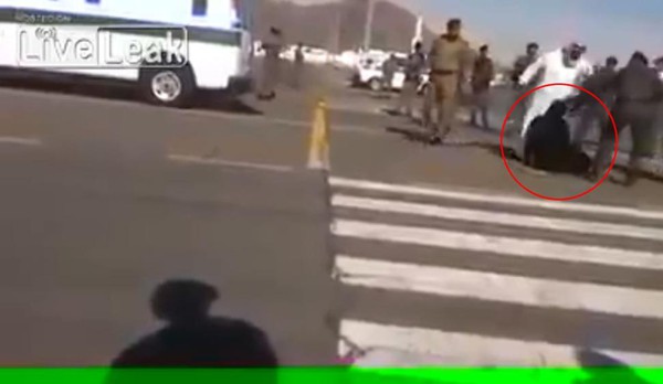Ả Rập Xê Út gây sốc khi công khai xử trảm 1 phụ nữ trên đường phố 1