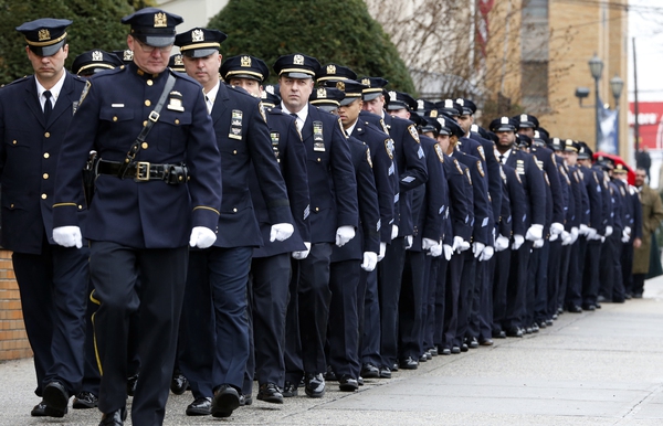 Hình ảnh gây shock trong đám tang lớn nhất lịch sử của Sở cảnh sát New York 3