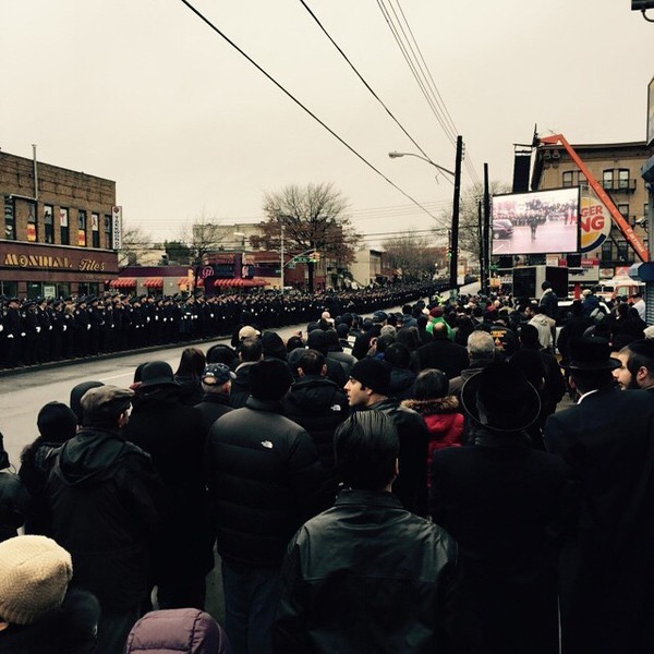 Hình ảnh gây shock trong đám tang lớn nhất lịch sử của Sở cảnh sát New York 12