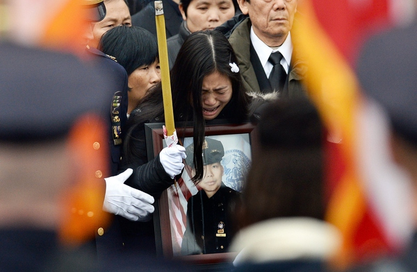 Hình ảnh gây shock trong đám tang lớn nhất lịch sử của Sở cảnh sát New York 11