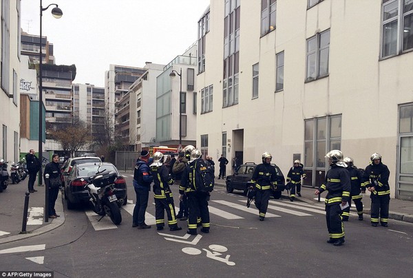Tạp chí tại Paris bị tấn công, ít nhất 12 người thiệt mạng 16