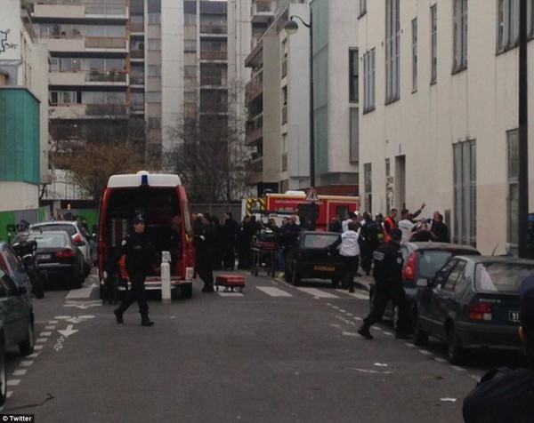 Tạp chí tại Paris bị tấn công, ít nhất 12 người thiệt mạng 17