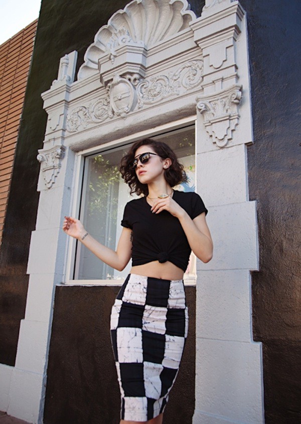 Kh&aacute;m ph&aacute; style trendy "lai" vintage của fashionista Karla Deras 24