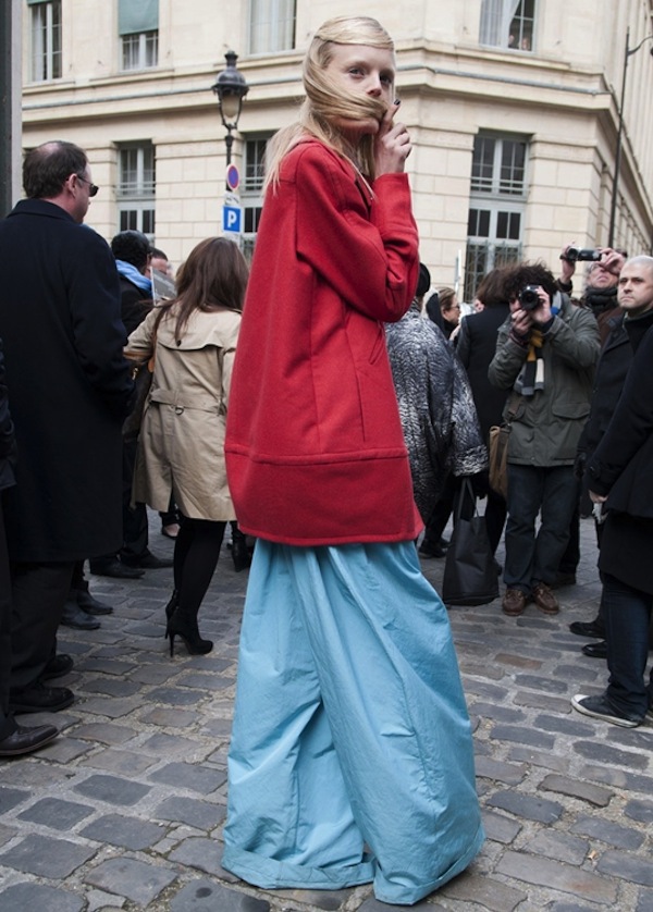 Zoom in phong c&aacute;ch "kh&ocirc;ng đụng h&agrave;ng" của si&ecirc;u mẫu Hanne Gaby Odiele 18