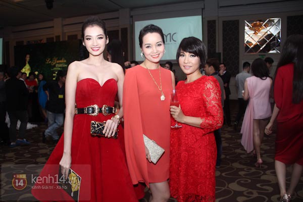 Ngọc Trinh, Hà Tăng & Ngô Thanh Vân giản dị trên thảm đỏ show thời trang 5