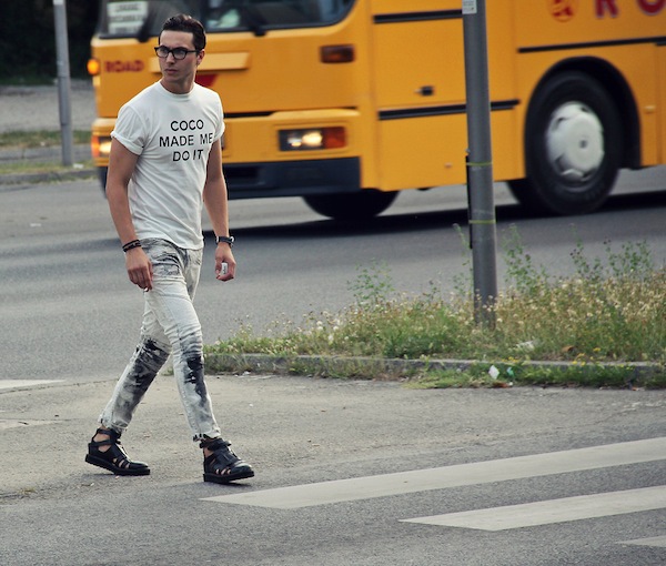 Hot trend của m&ugrave;a h&egrave; chưa giảm nhiệt với street style thế giới 16