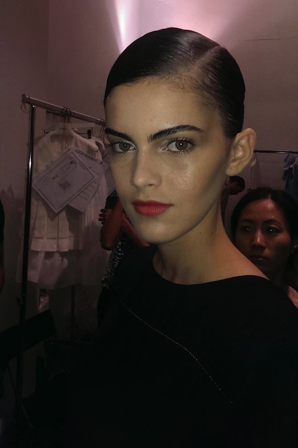 Những xu hướng trang điểm kh&ocirc;ng thể bỏ qua tại Milan Fashion Week 28
