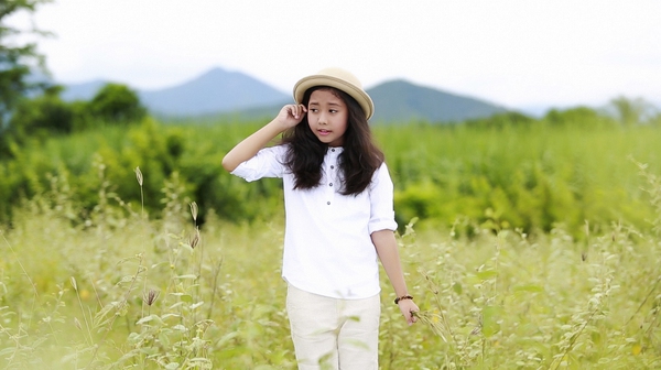 "Búp bê" Hồng Nhung (The Voice Kids) tiếp tục "đốn tim" fan bằng MV mới 6