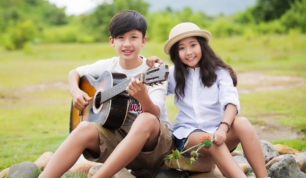 "Búp bê" Hồng Nhung (The Voice Kids) tiếp tục "đốn tim" fan bằng MV mới 8