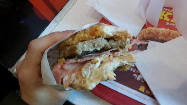 "Choáng" trước món hamburger toàn thịt của KFC Hàn Quốc 4