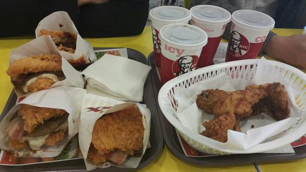 "Choáng" trước món hamburger toàn thịt của KFC Hàn Quốc 7