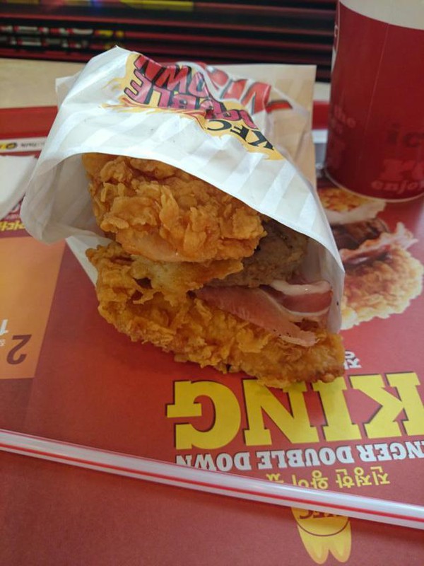 "Choáng" trước món hamburger toàn thịt của KFC Hàn Quốc 10