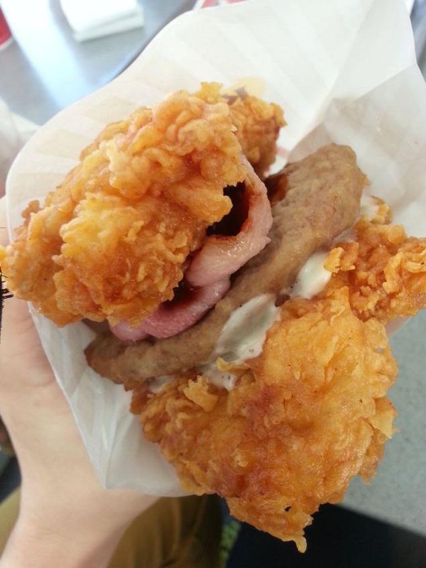 "Choáng" trước món hamburger toàn thịt của KFC Hàn Quốc 13