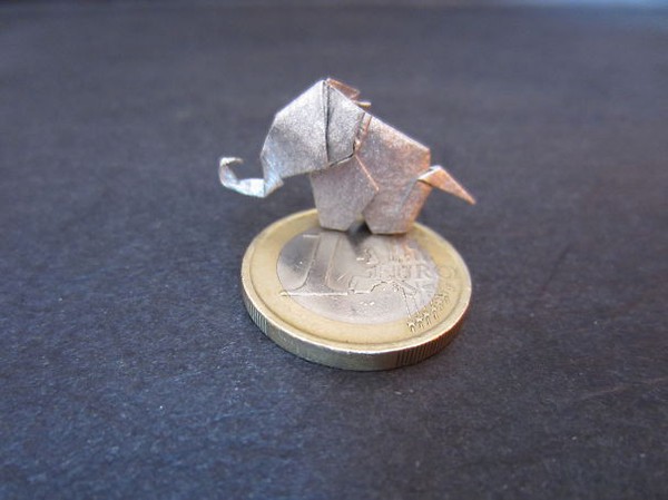 Thích mắt với những tác phẩm Origami tinh xảo chỉ bé bằng... đồng xu 13