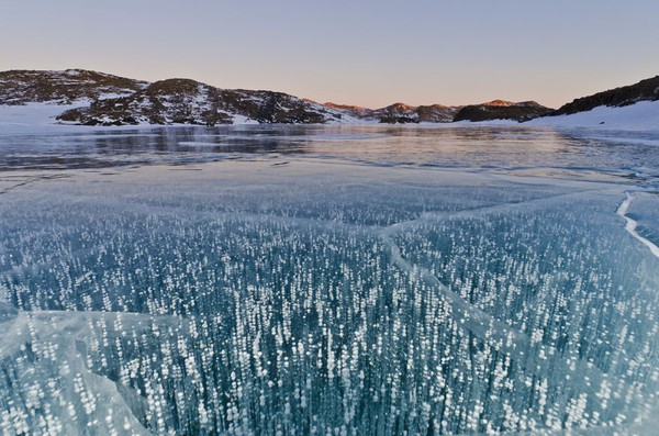 Những hồ băng đẹp tựa xứ sở thần tiên trên khắp thế giới 10